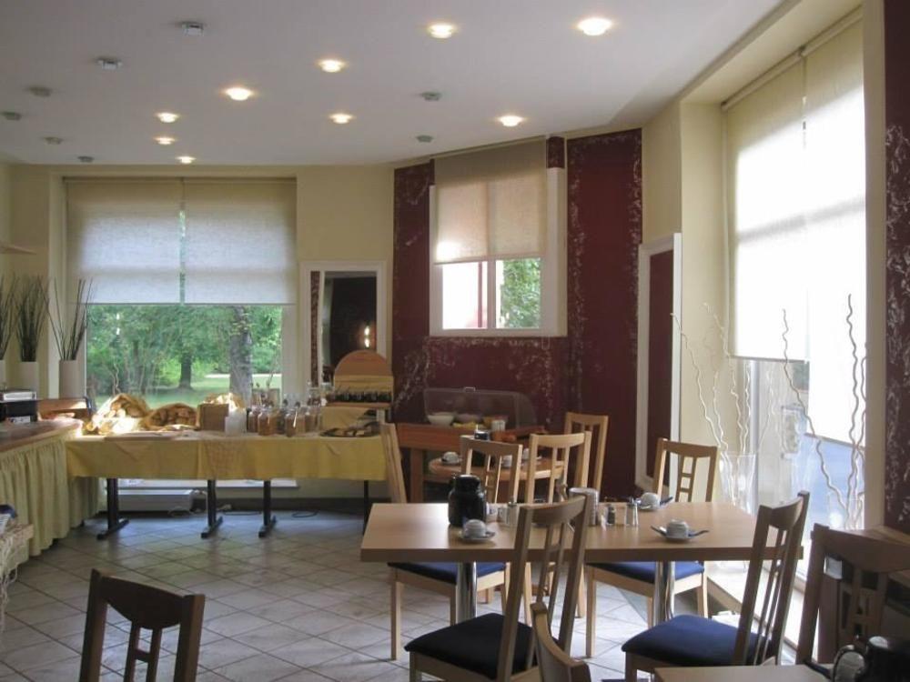 Hotel Am Bonhoefferplatz Dresden Bagian luar foto