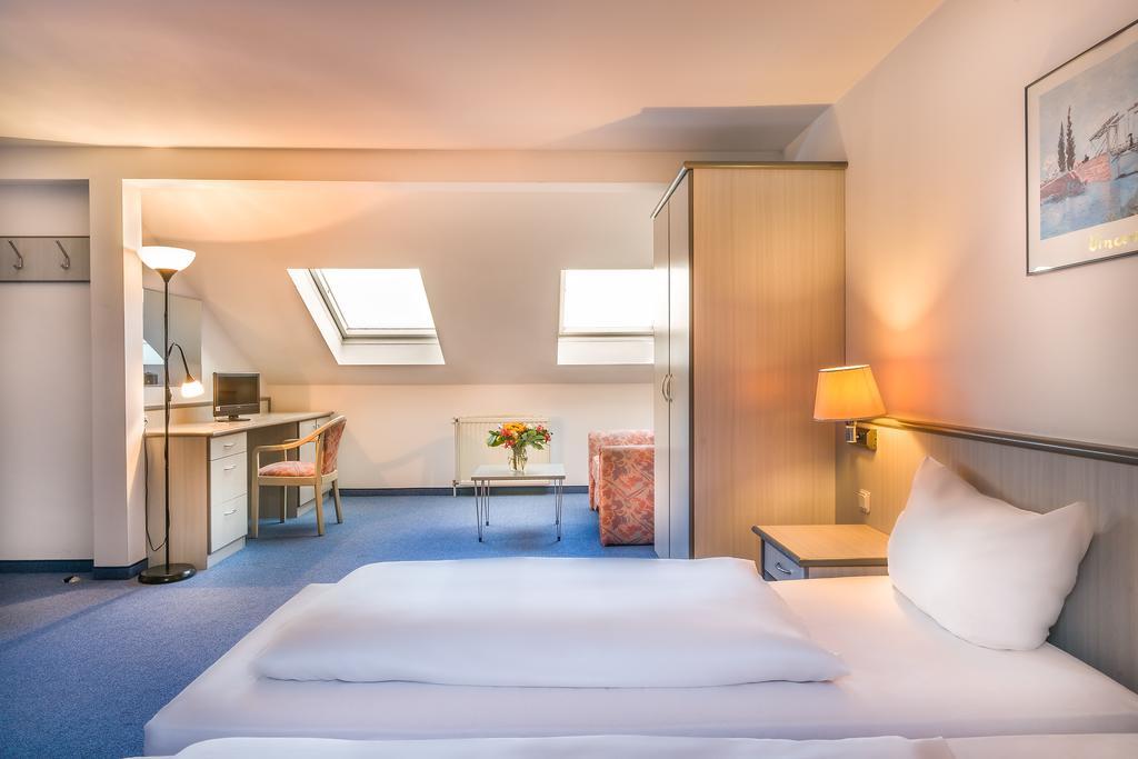 Hotel Am Bonhoefferplatz Dresden Bagian luar foto