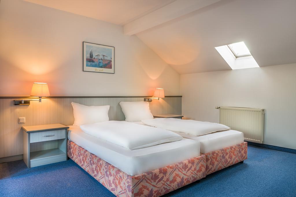 Hotel Am Bonhoefferplatz Dresden Bagian luar foto