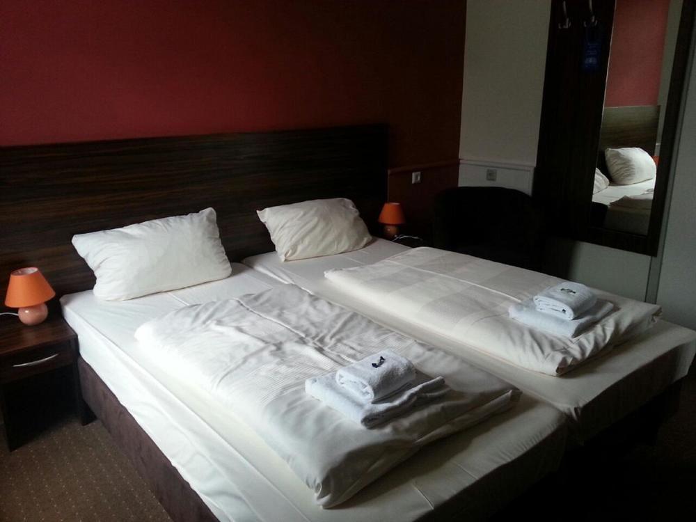 Hotel Am Bonhoefferplatz Dresden Bagian luar foto