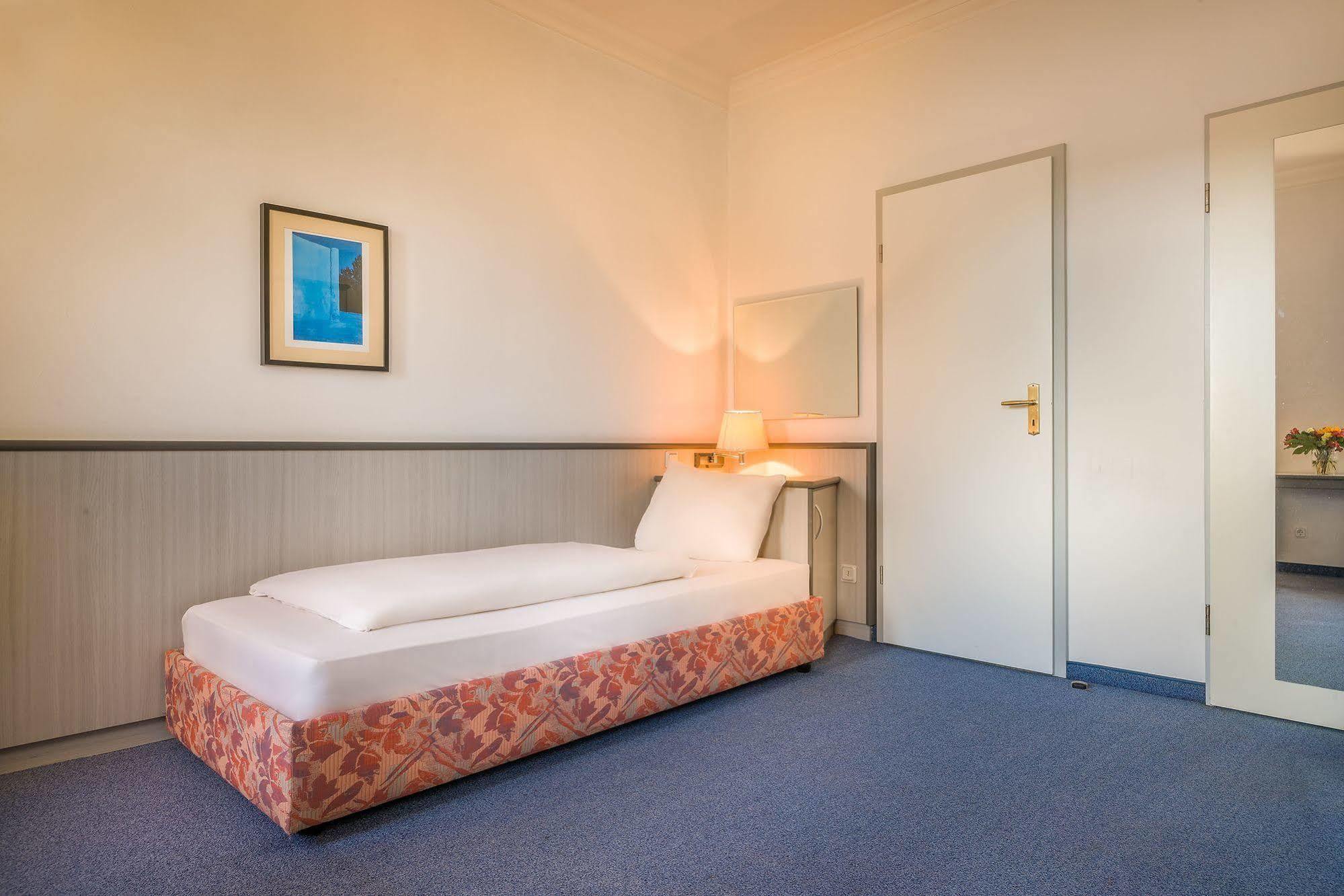 Hotel Am Bonhoefferplatz Dresden Bagian luar foto