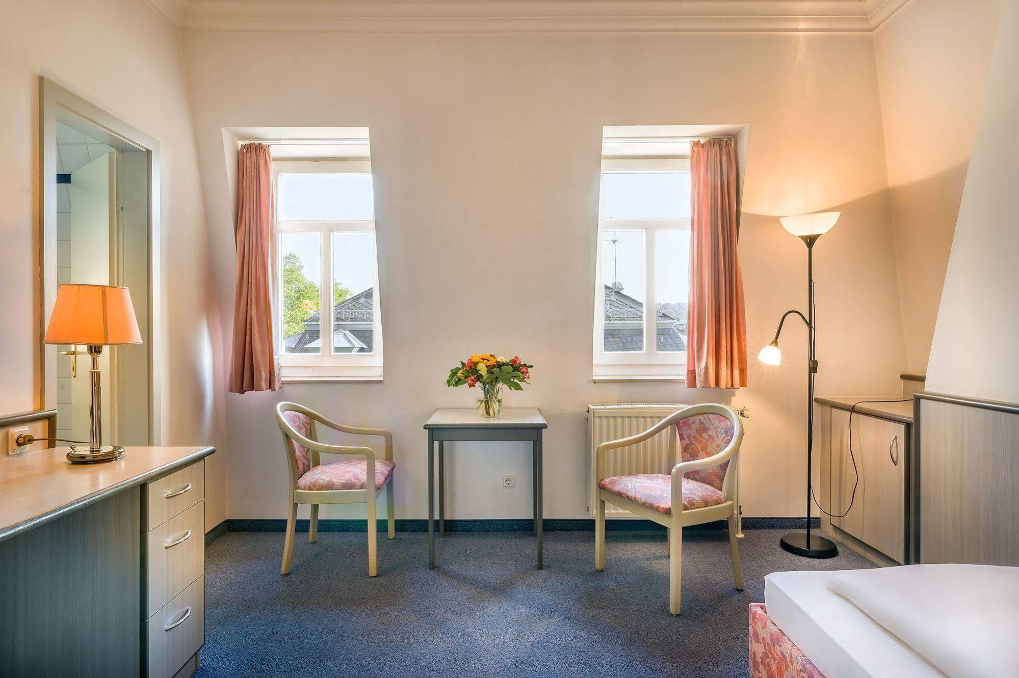 Hotel Am Bonhoefferplatz Dresden Bagian luar foto