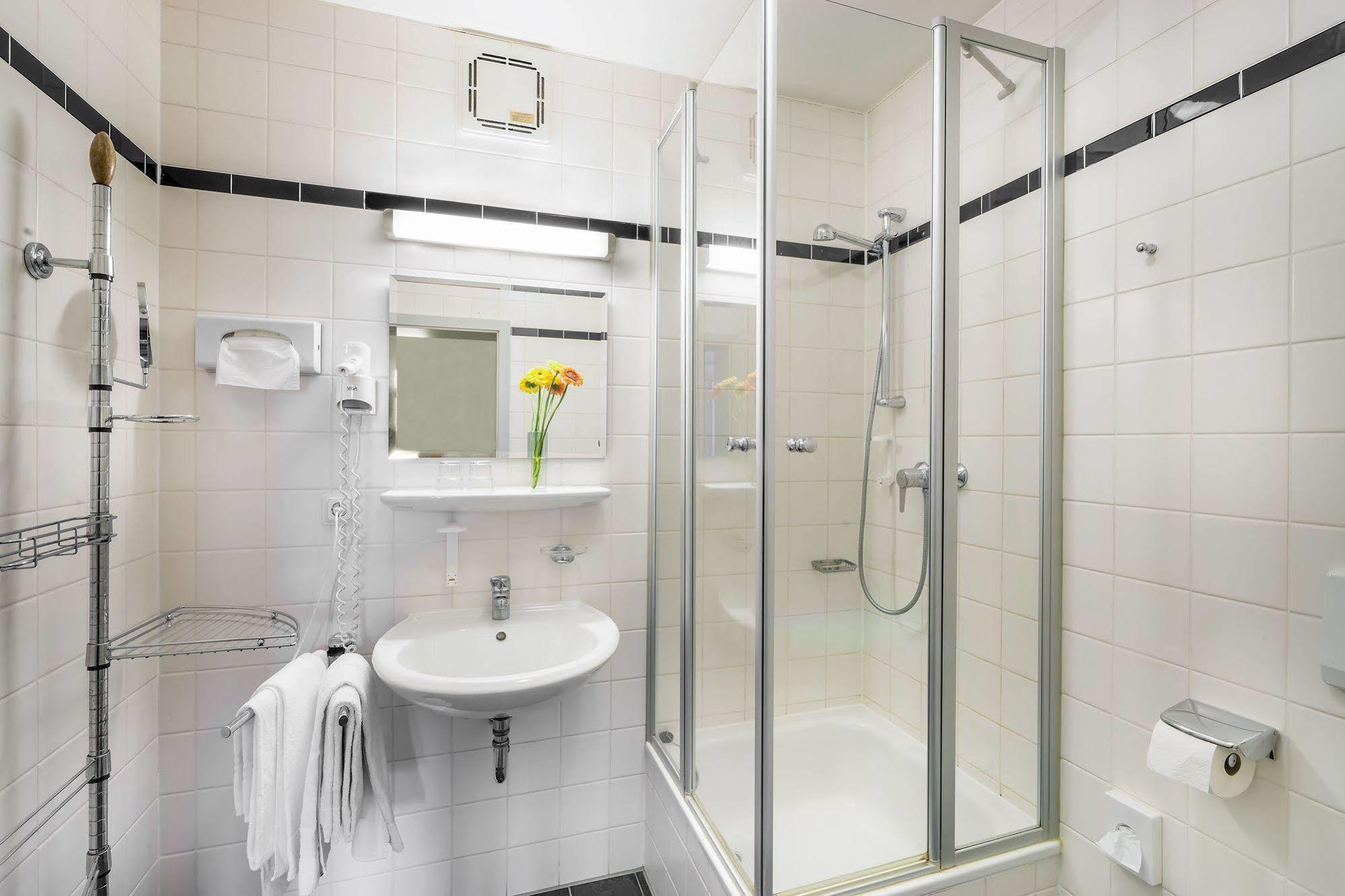 Hotel Am Bonhoefferplatz Dresden Bagian luar foto